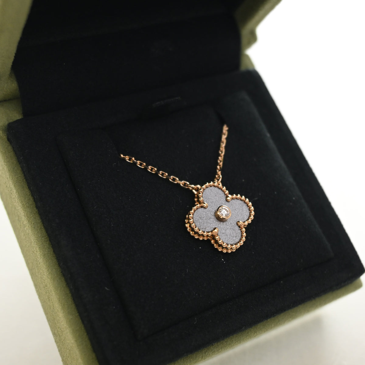 Van Cleef & Arpels Obsidian Vintage Alhambra Holiday Pendant, photo 4 of 7