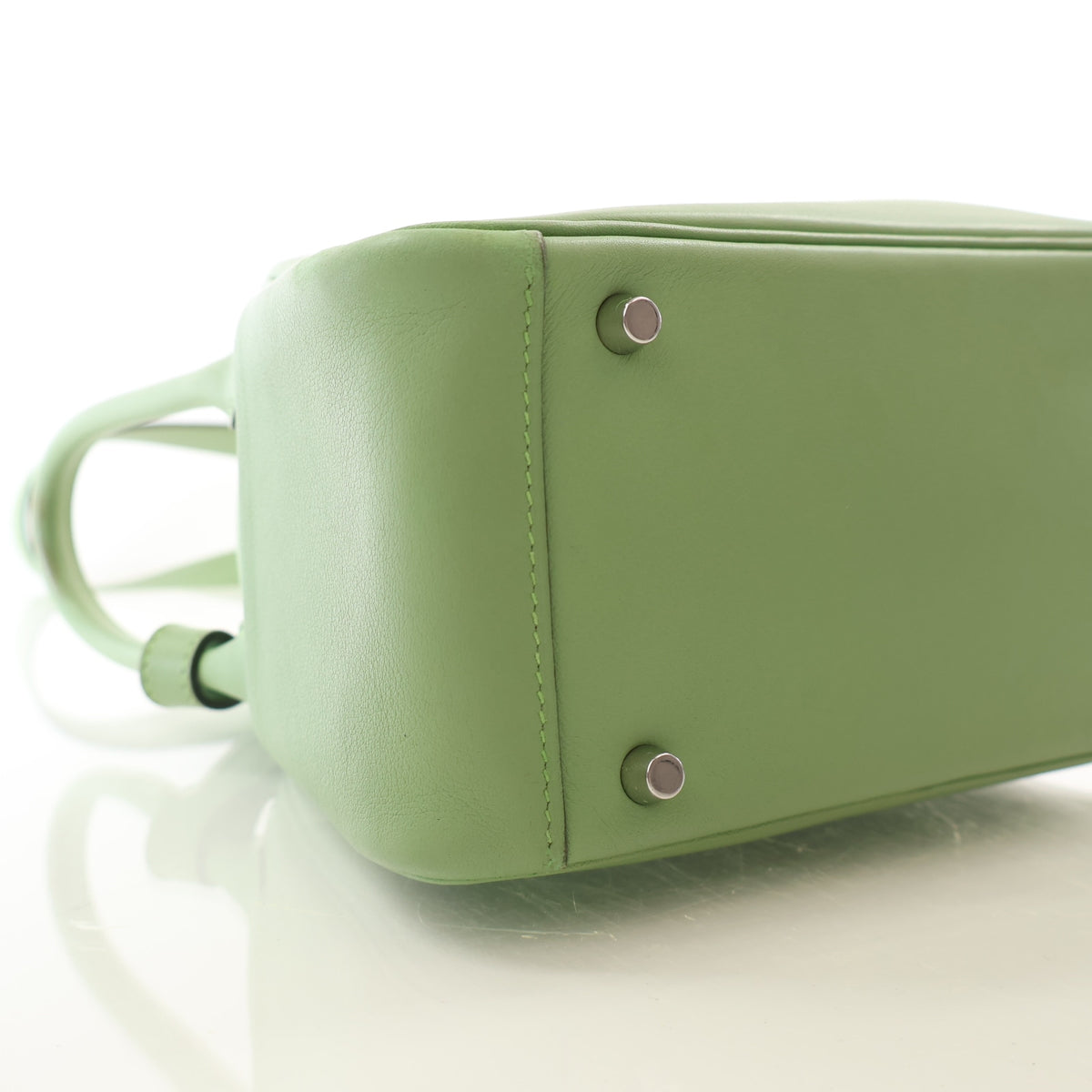 Pre-Owned Hermès Lindy Mini Vert Criquet Swift Leather 20, base view