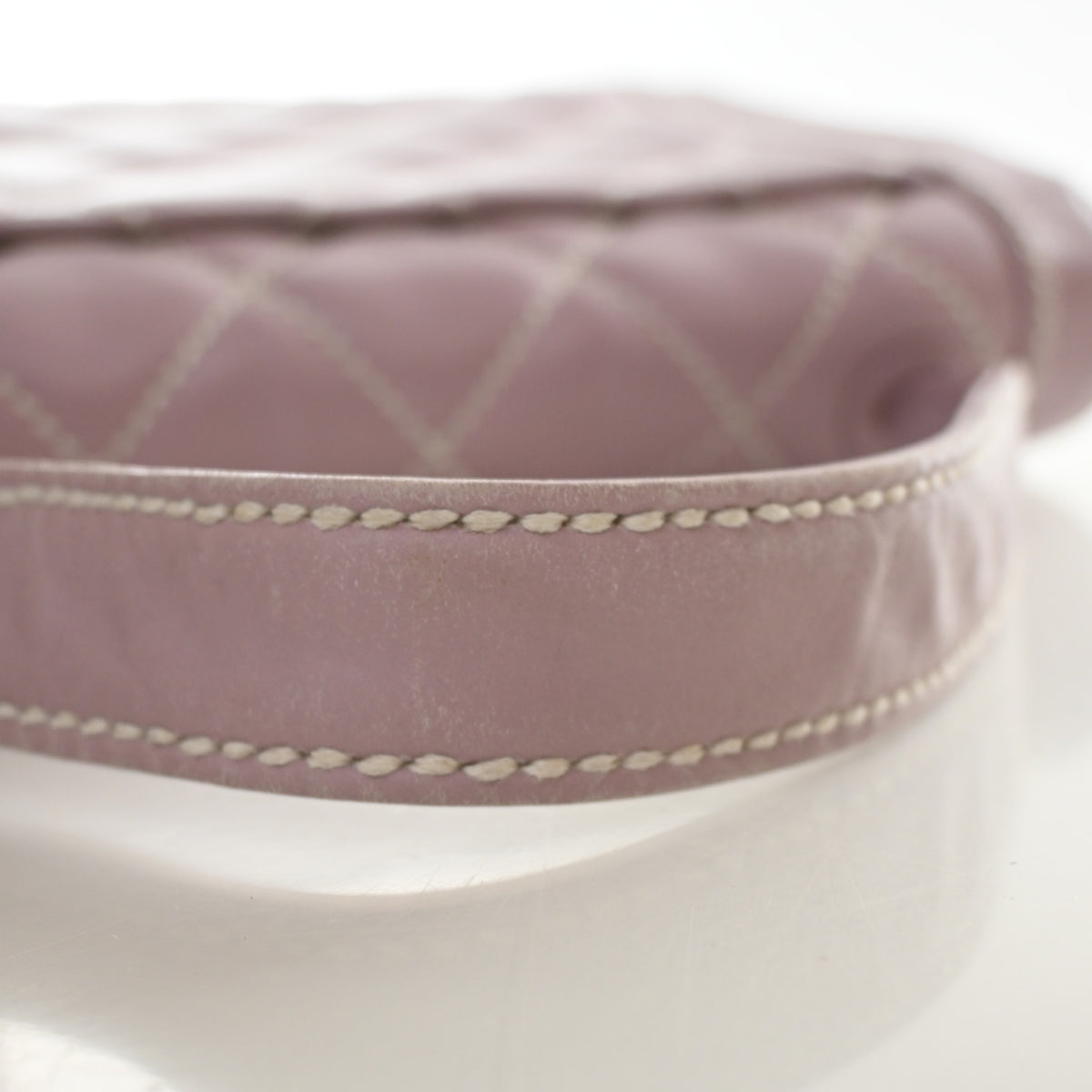 Vintage Chanel Flap Bag Medium Calfskin Wild Stitch, corner detail