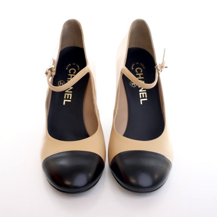 Chanel CC Pearl Mary Jane Pumps Sz 38 – Luxe Du Jour