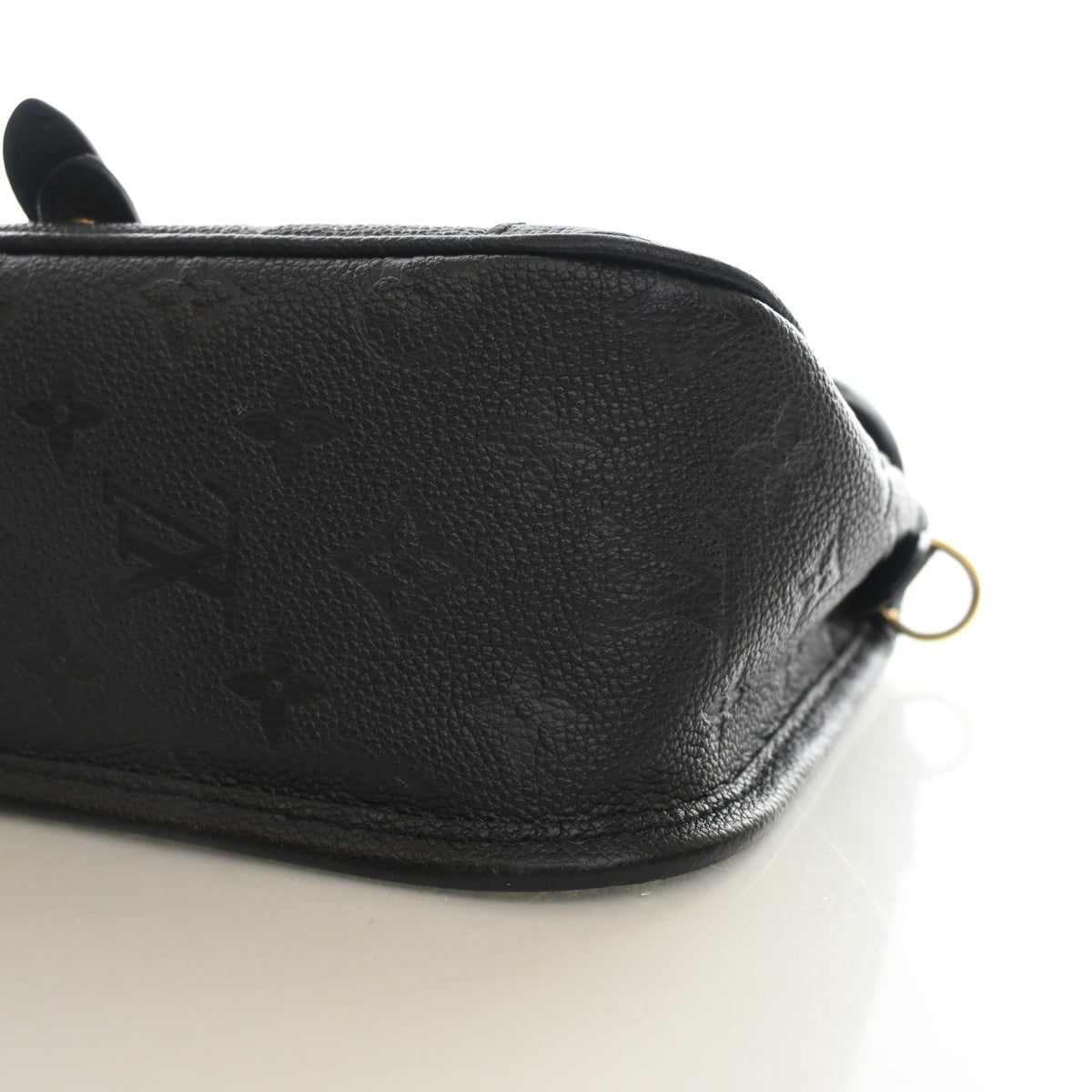 Pre-Owned Louis Vuitton Monogram Empreinte Giant Diane, corner detail