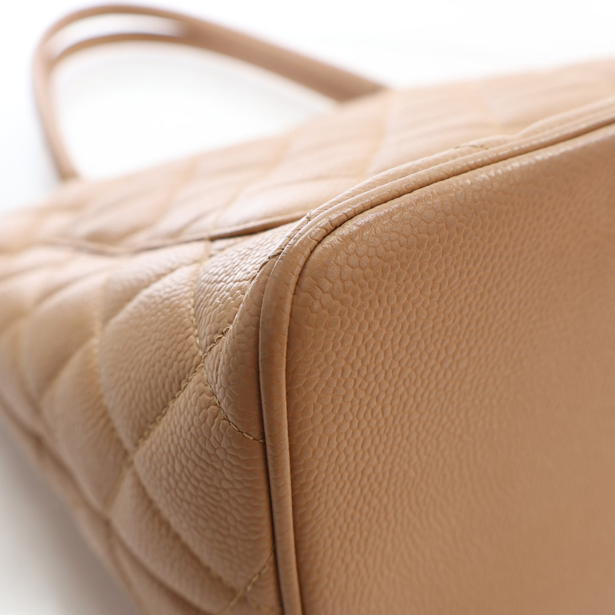 Pre-Owned Chanel Tote Caviar Leather Medallion, side profile