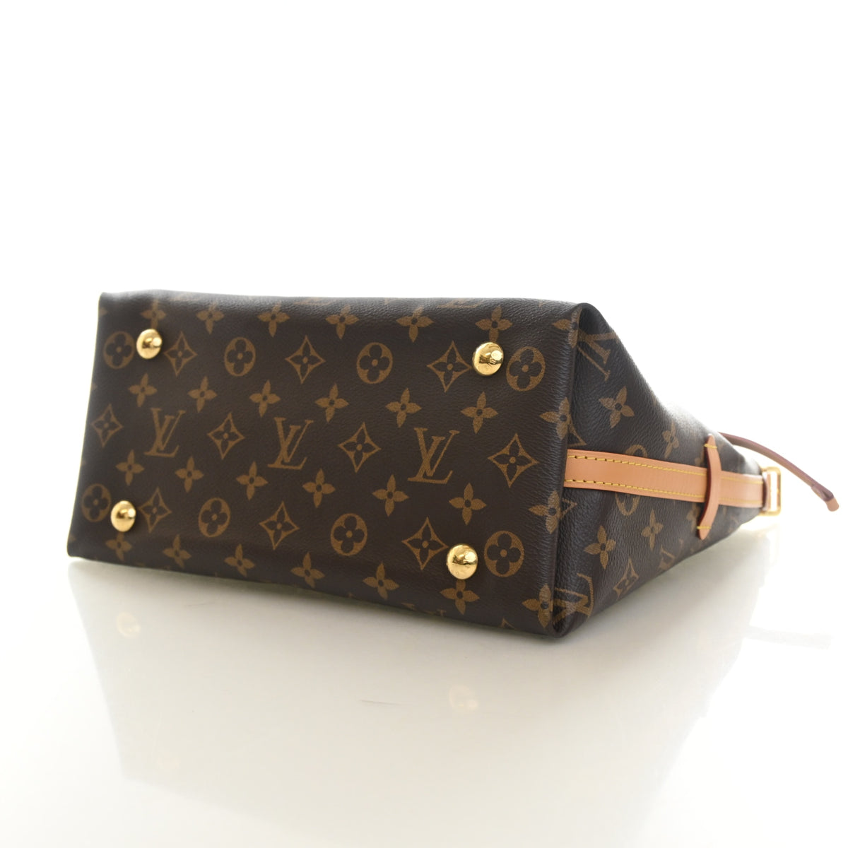 Pre-Owned Louis Vuitton Carryall PM Monogram, base and feet view, photo 7 of 15
