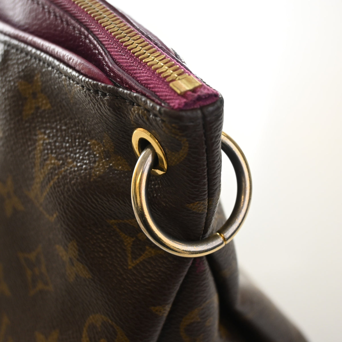 Pre-Owned Louis Vuitton MM Monogram Pallas, gold hardware close-up, photo 15 of 23