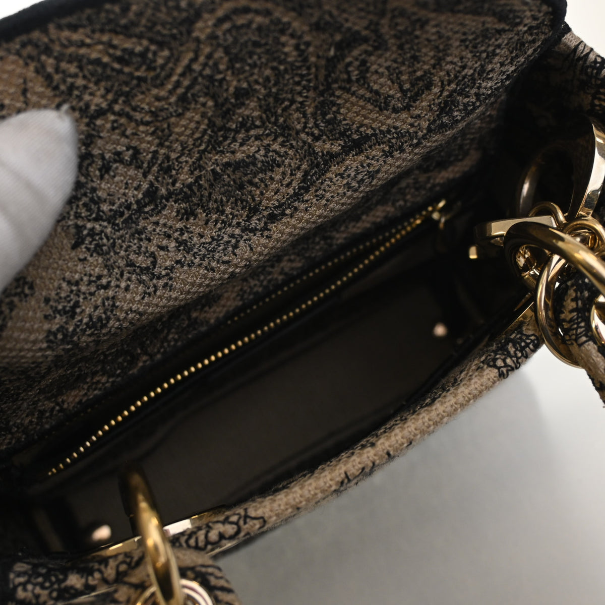 Pre-Owned Christian Dior Mini Toile De Jouy Lady D-lite, open interior with lining