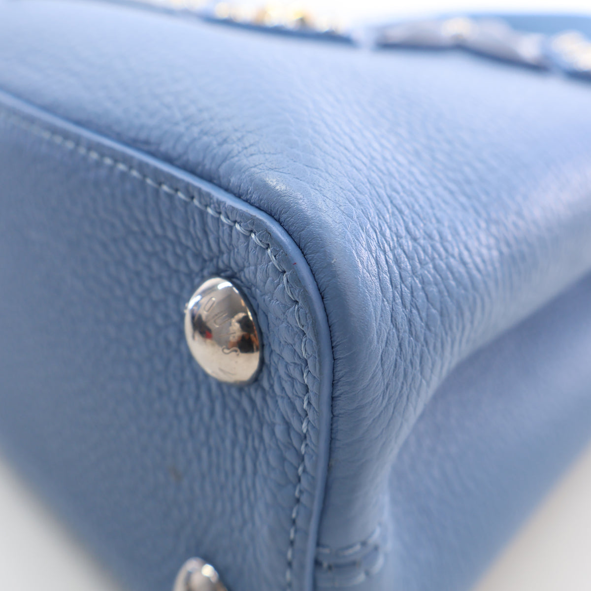 Pre-Owned Louis Vuitton Studded Taurillon Capucines BB, corner and edge detail, photo 12 of 20
