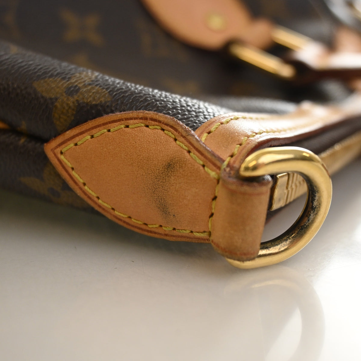 Pre-Owned Louis Vuitton PM Monogram Palermo, corner and edge detail