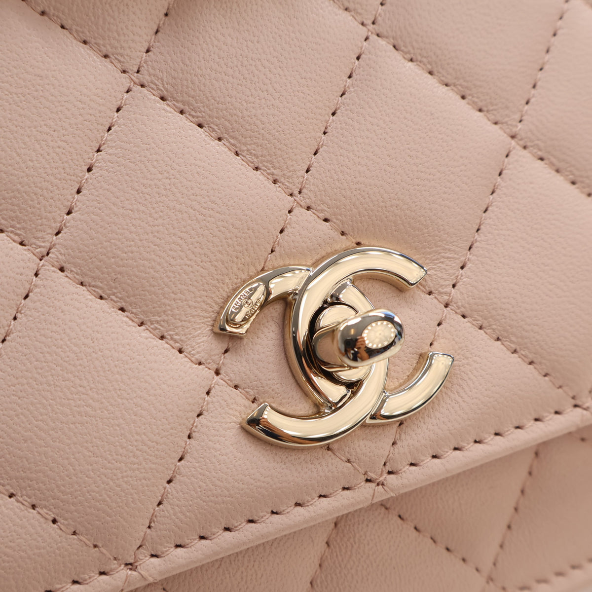 Pre-Owned Chanel Wallet On Chain Trendy CC WOC, gold hardware close-up