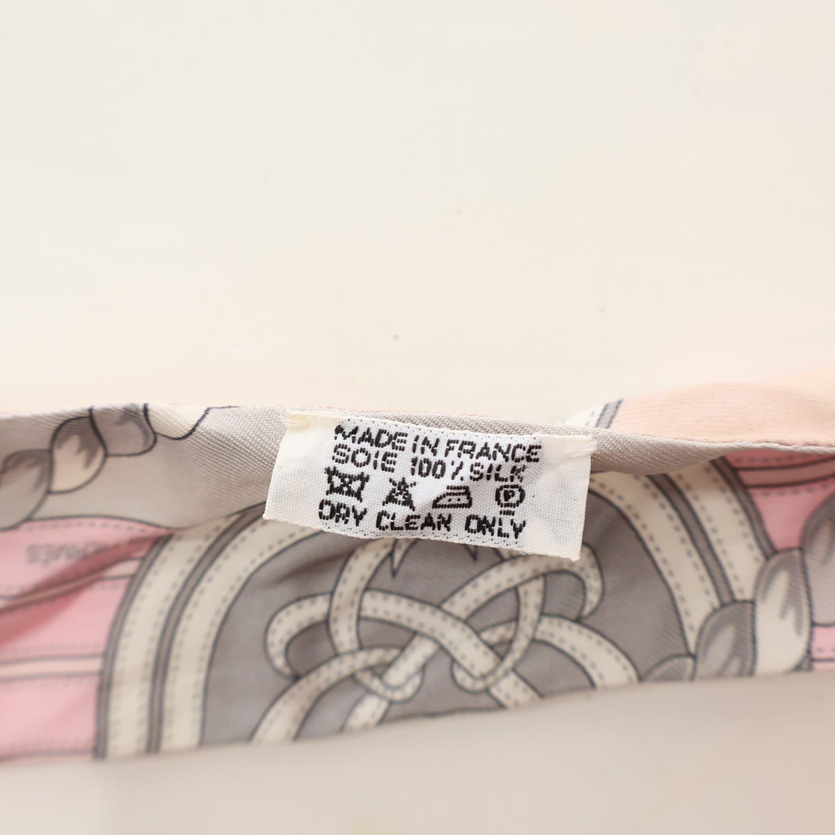 Hermes Silk Grande Tenue Twilly, photo 5 of 5