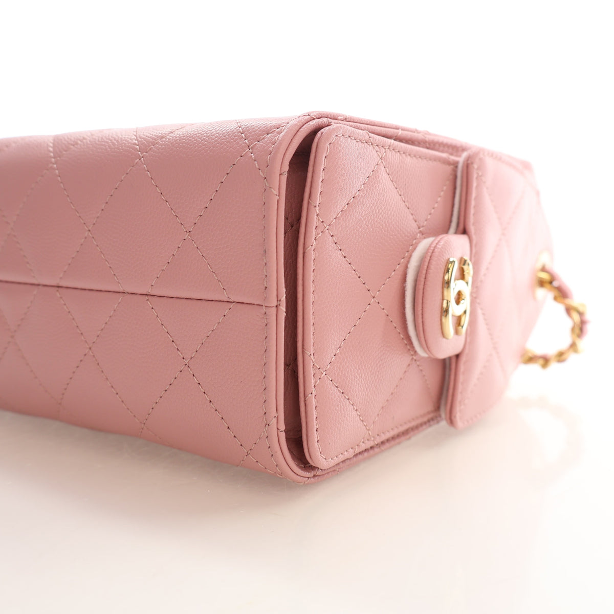 Pre-Owned Chanel Hobo Mini Caviar Leather 25, side profile, photo 8 of 16