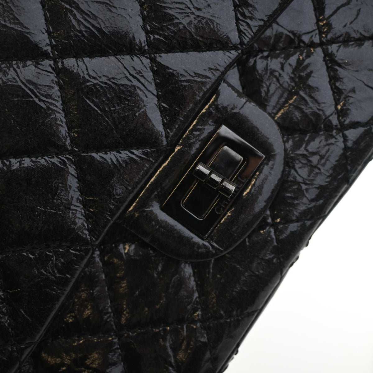 Pre-Owned Chanel Flap Bag 226 Aged Calfskin Reissue 2.55, hardware close-up