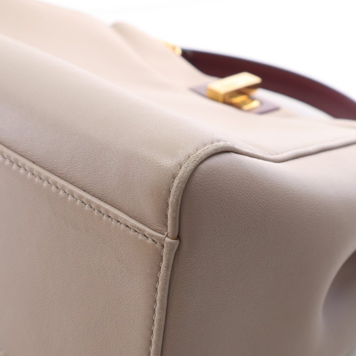 Pre-Owned Fendi Peekaboo Small Nappa Leather Bag, corner and edge detail, photo 9 of 15