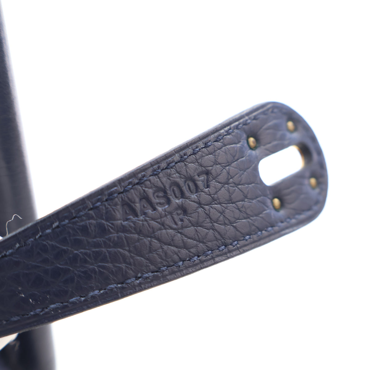 Pre-Owned Hermès Lindy 30 Bleu Nuit Clemence Leather, interior label and date code
