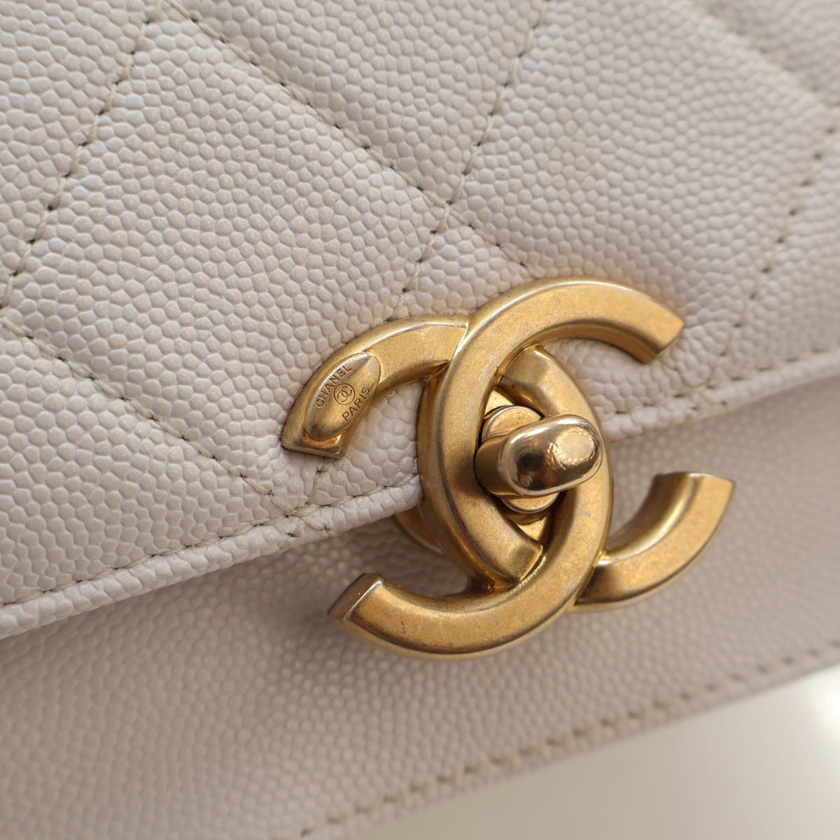 Pre-Owned Chanel Flap Bag Mini Caviar Leather Chain Melody, gold hardware close-up