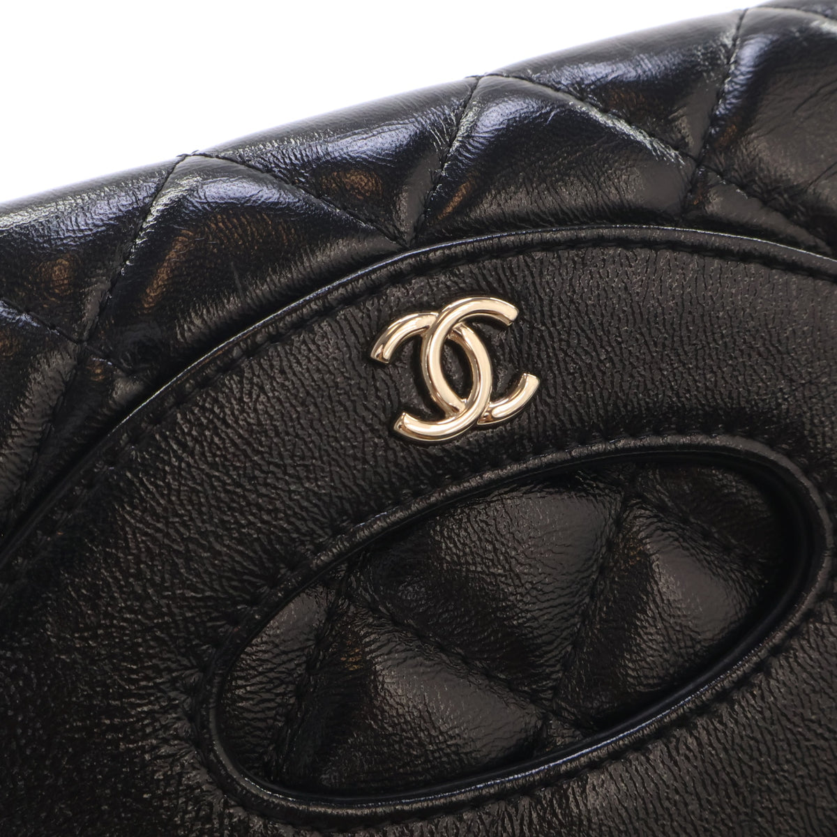 Pre-Owned Chanel Clutch Small Shiny Calfskin 31, silver embossed logo detail