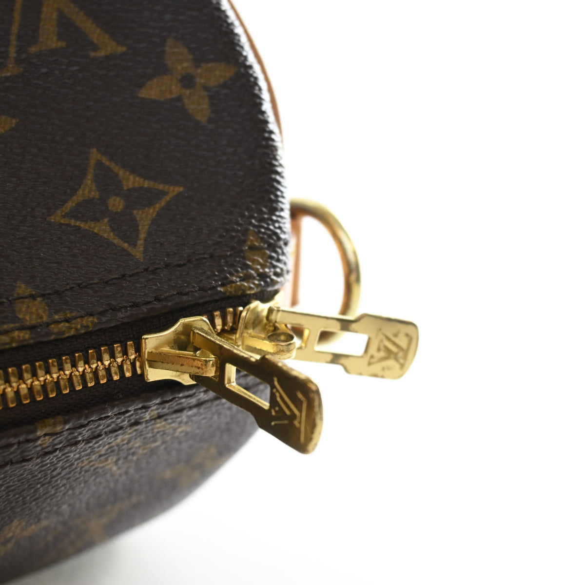 Pre-Owned Louis Vuitton Speedy Bandouliere 30 Monogram, gold hardware close-up, photo 16 of 21