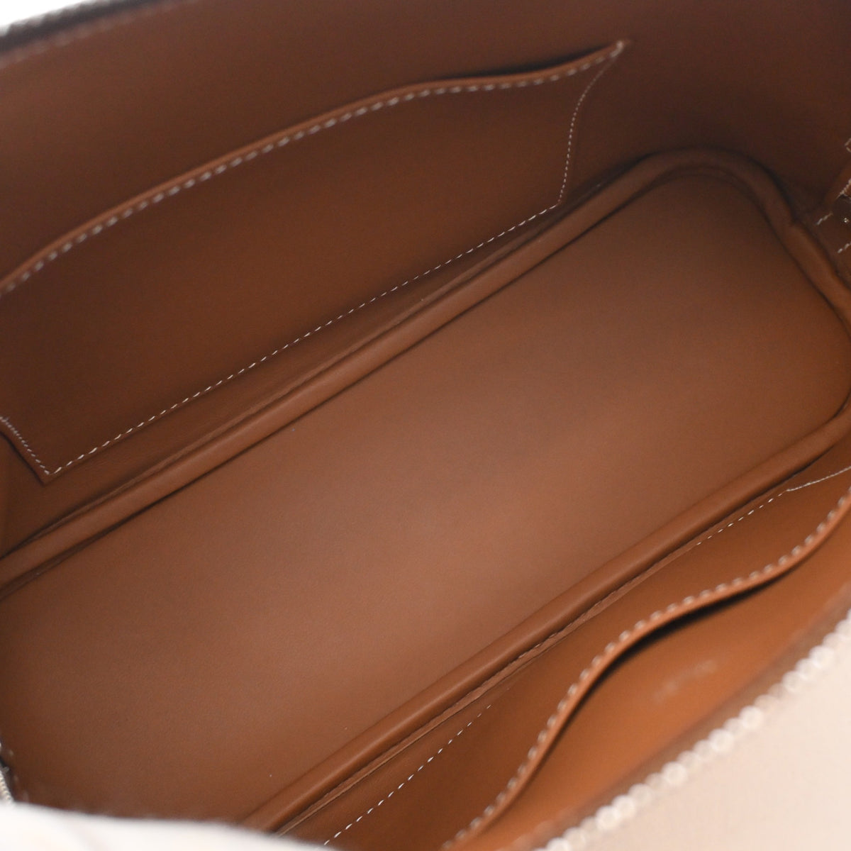 Pre-Owned Hermès Bolide 25 Gold Epsom Leather 1923, open interior with lining