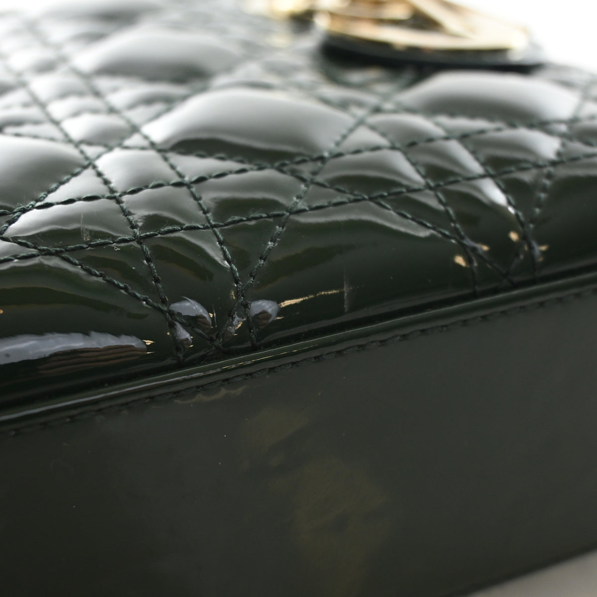 Pre-Owned Christian Dior Lady Dior Mini Patent Leather, corner and edge detail, photo 14 of 16