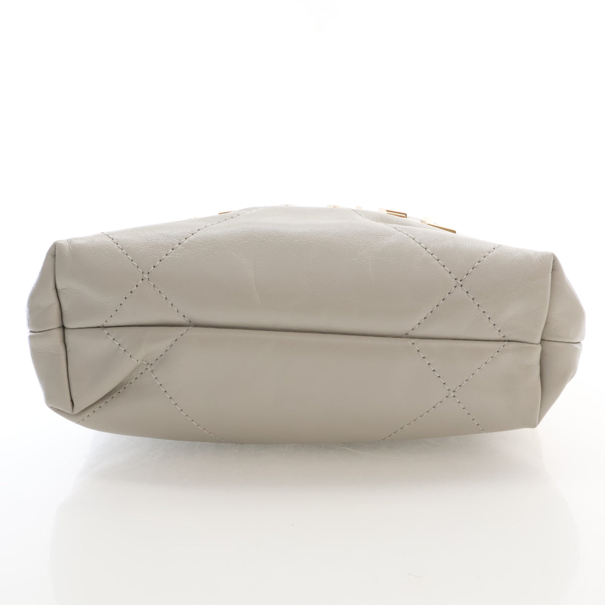 Pre-Owned Chanel 22 Hobo Mini Calfskin, base view, photo 6 of 18