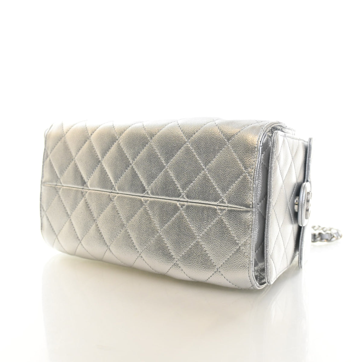 Pre-Owned Chanel Hobo Small Caviar Leather 25, base and feet view, photo 7 of 14