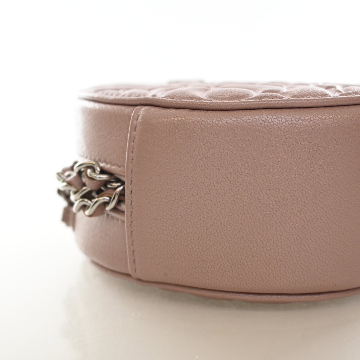 Pre-Owned Chanel Clutch Goatskin Camellia Round On Chain, side view