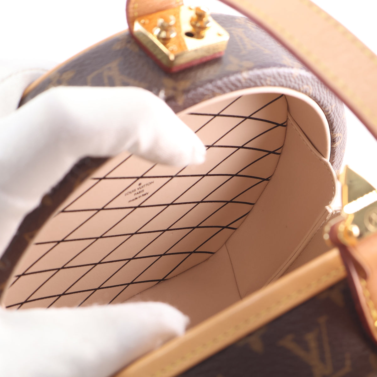Pre-Owned Louis Vuitton Monogram Petite Boite Chapeau, open interior with lining, photo 16 of 18