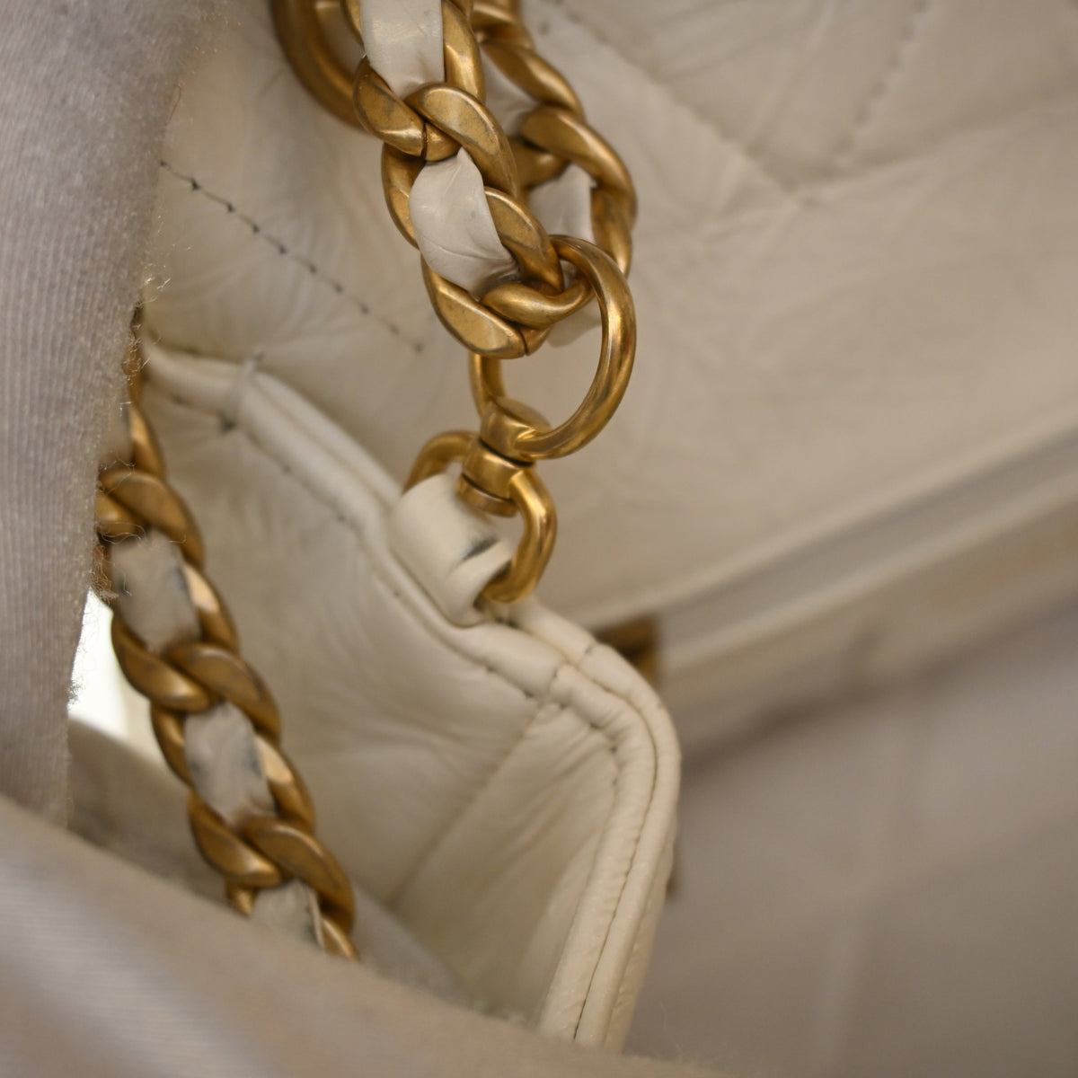 Pre-Owned Chanel Flap Bag Crumpled Calfskin Embossed, strap detail