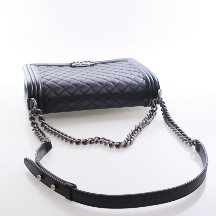Pre-Owned Chanel Boy Bag Large Lambskin, side profile, photo 10 of 20