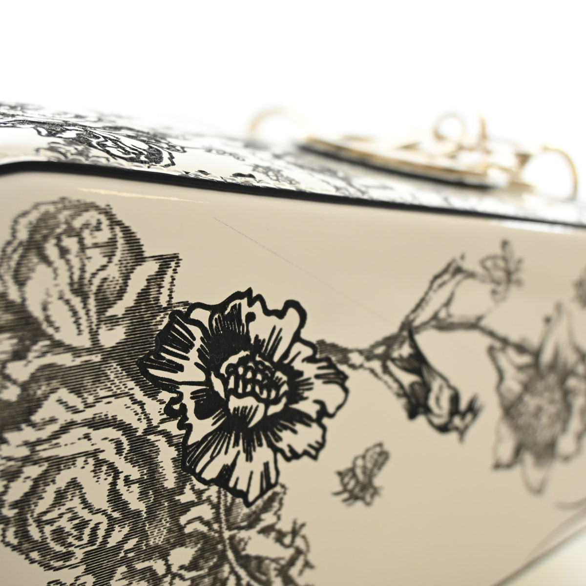 Pre-Owned Christian Dior Lady Dior Medium Patent Leather Toile De Jouy, base and feet view, photo 15 of 18