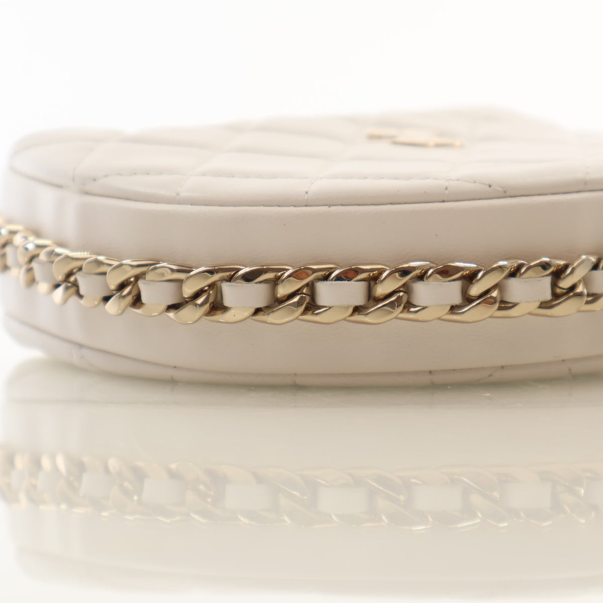 Pre-Owned Chanel Hobo Lambskin Chain Around Pouch, strap and chain detail