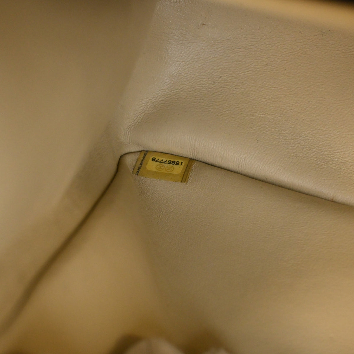 Pre-Owned Chanel Classic Double Flap Jumbo Caviar Leather Bag, logo detail, photo 13 of 17