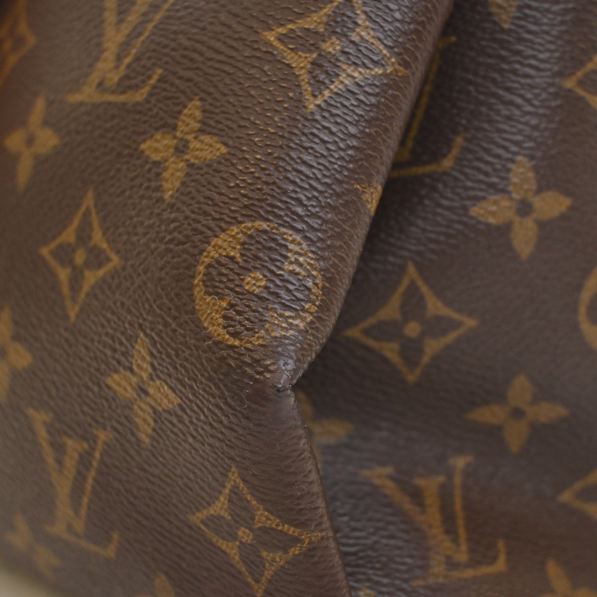 Pre-Owned Louis Vuitton MM Monogram Pallas, corner detail