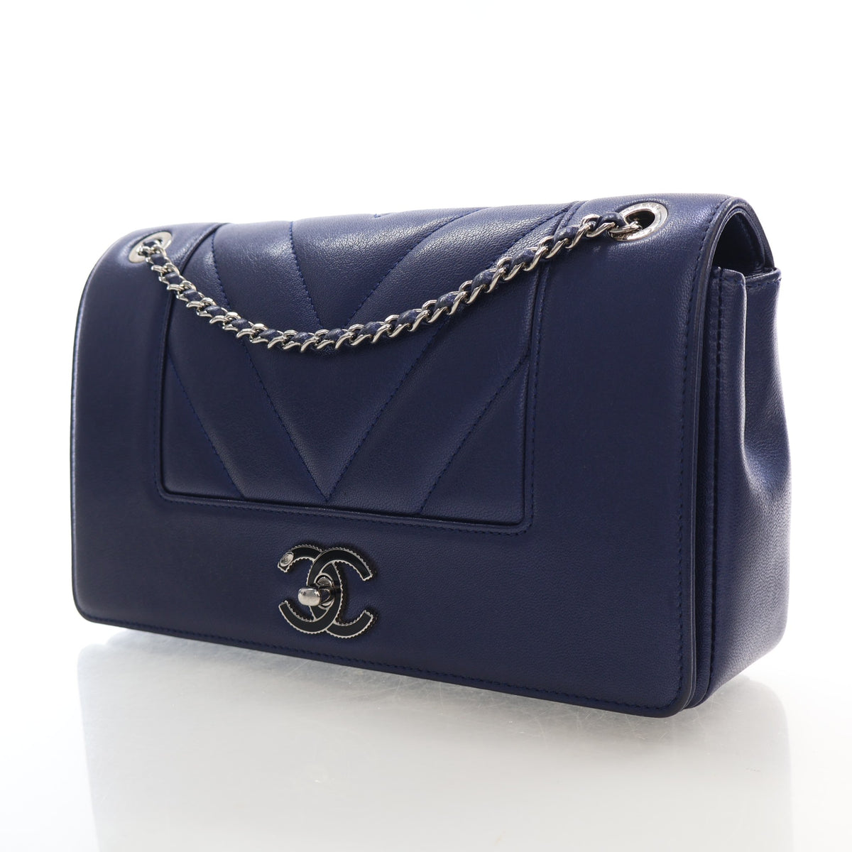 Vintage Chanel Flap Bag Lambskin Mademoiselle, three-quarter view