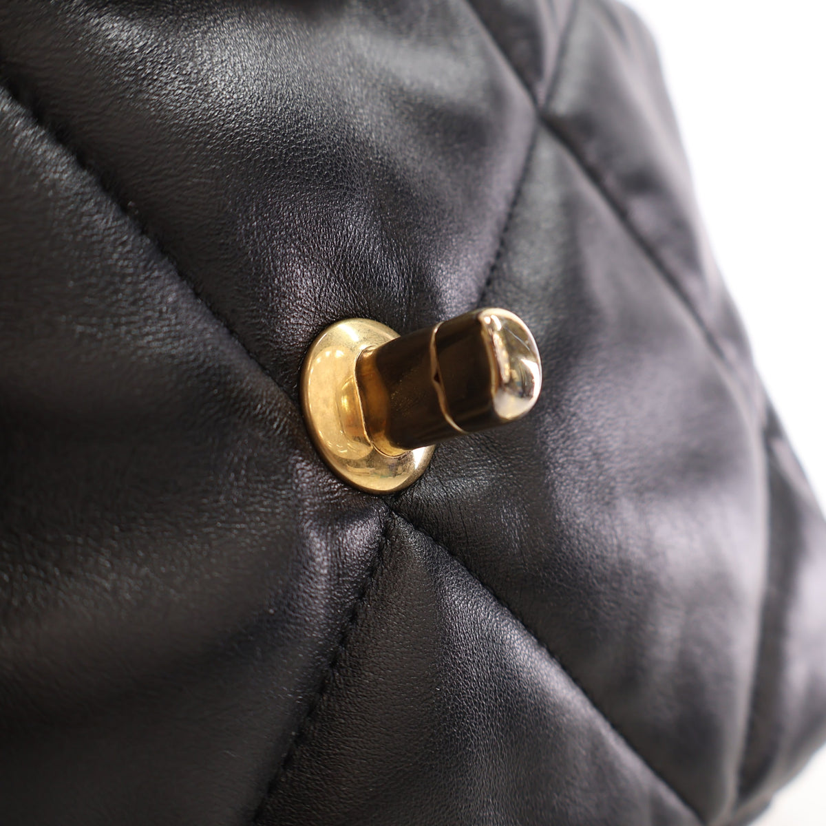 Pre-Owned Chanel 19 Flap Bag Medium Lambskin, gold hardware close-up, photo 16 of 19