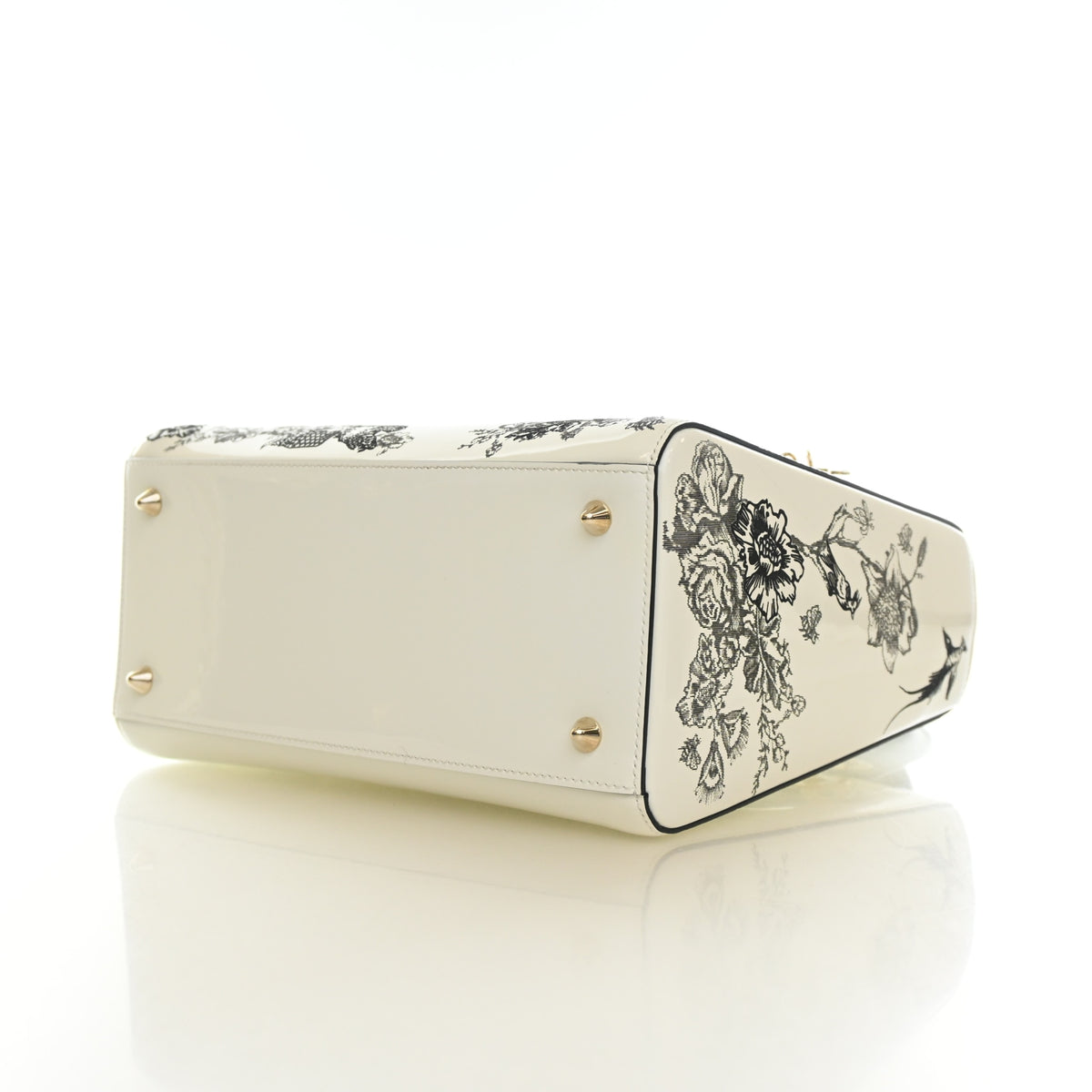 Pre-Owned Christian Dior Lady Dior Medium Patent Leather Toile De Jouy, base and feet view, photo 7 of 18