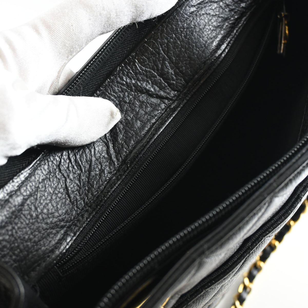 Vintage Chanel Shopping Tote Caviar Leather, open interior