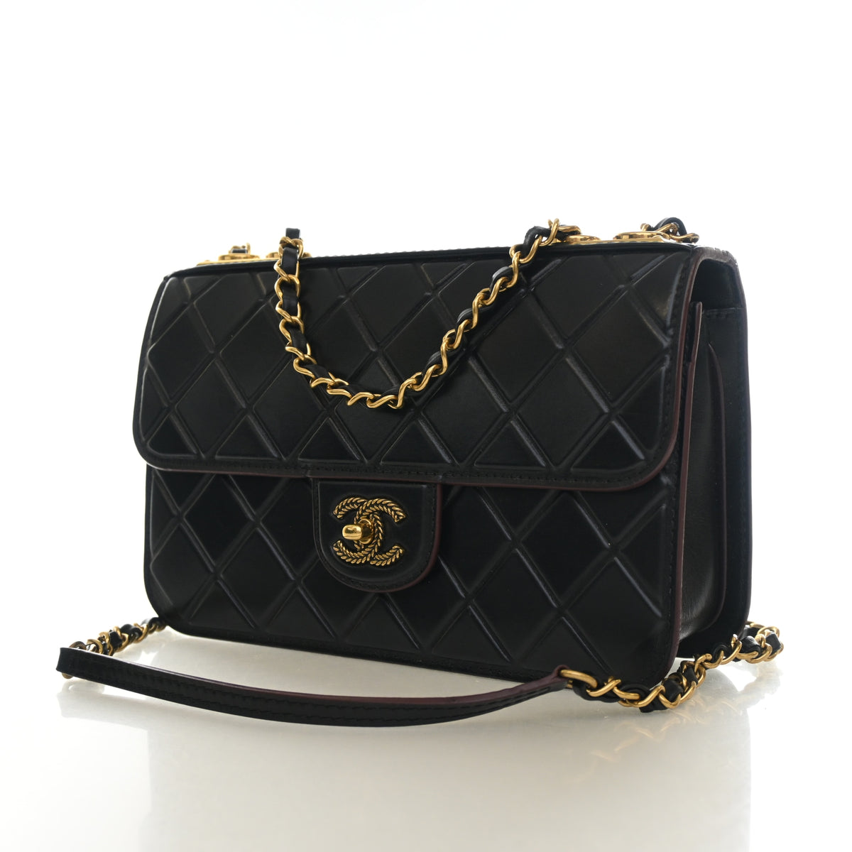 Pre-Owned Chanel Flap Bag Medium Calfskin Single, three-quarter view, photo 3 of 13