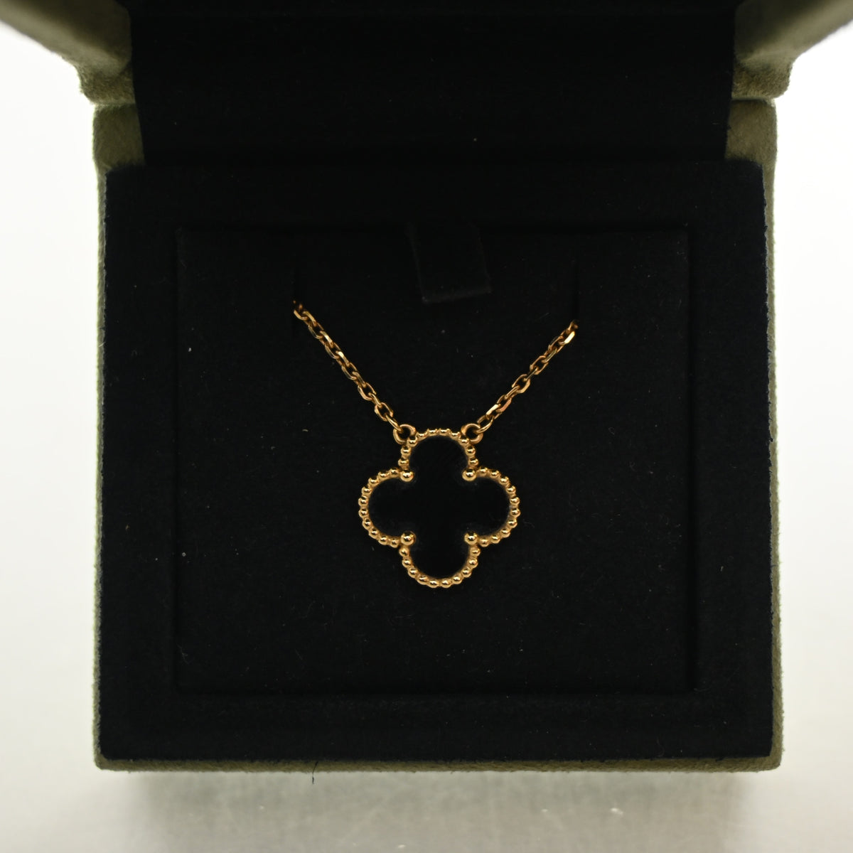 Van Cleef & Arpels Onyx Vintage Alhambra Pendant, photo 6 of 7