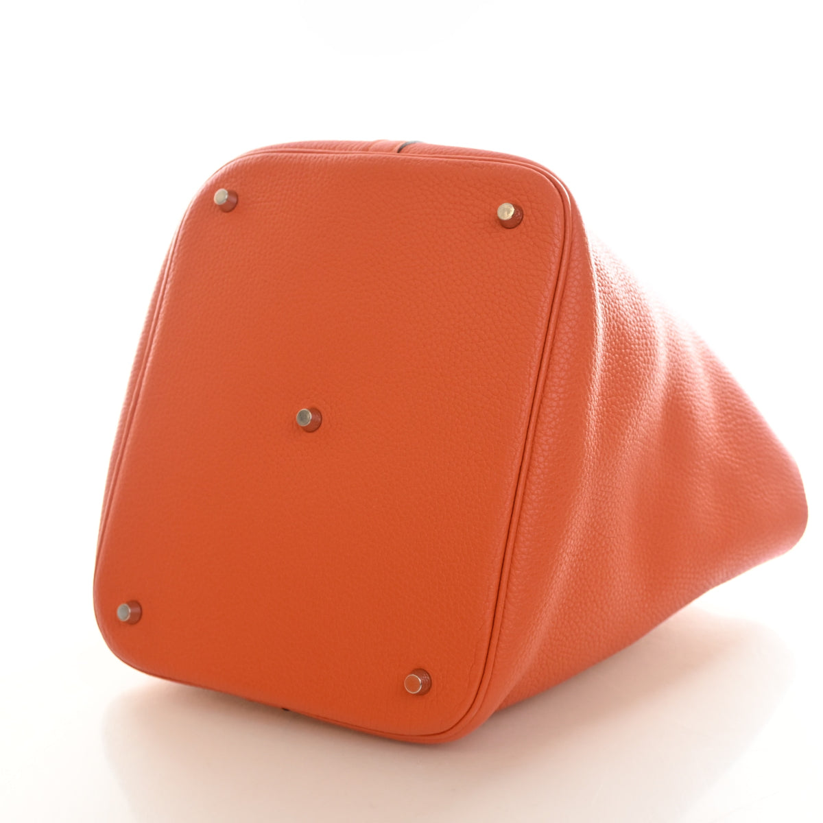 Pre-Owned Hermès Picotin Lock 26 Orange Clemence Leather, base and feet view, photo 12 of 14