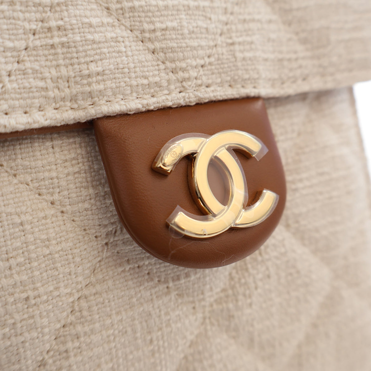 Pre-Owned Chanel Hobo Small Tweed 25, gold embossed logo detail