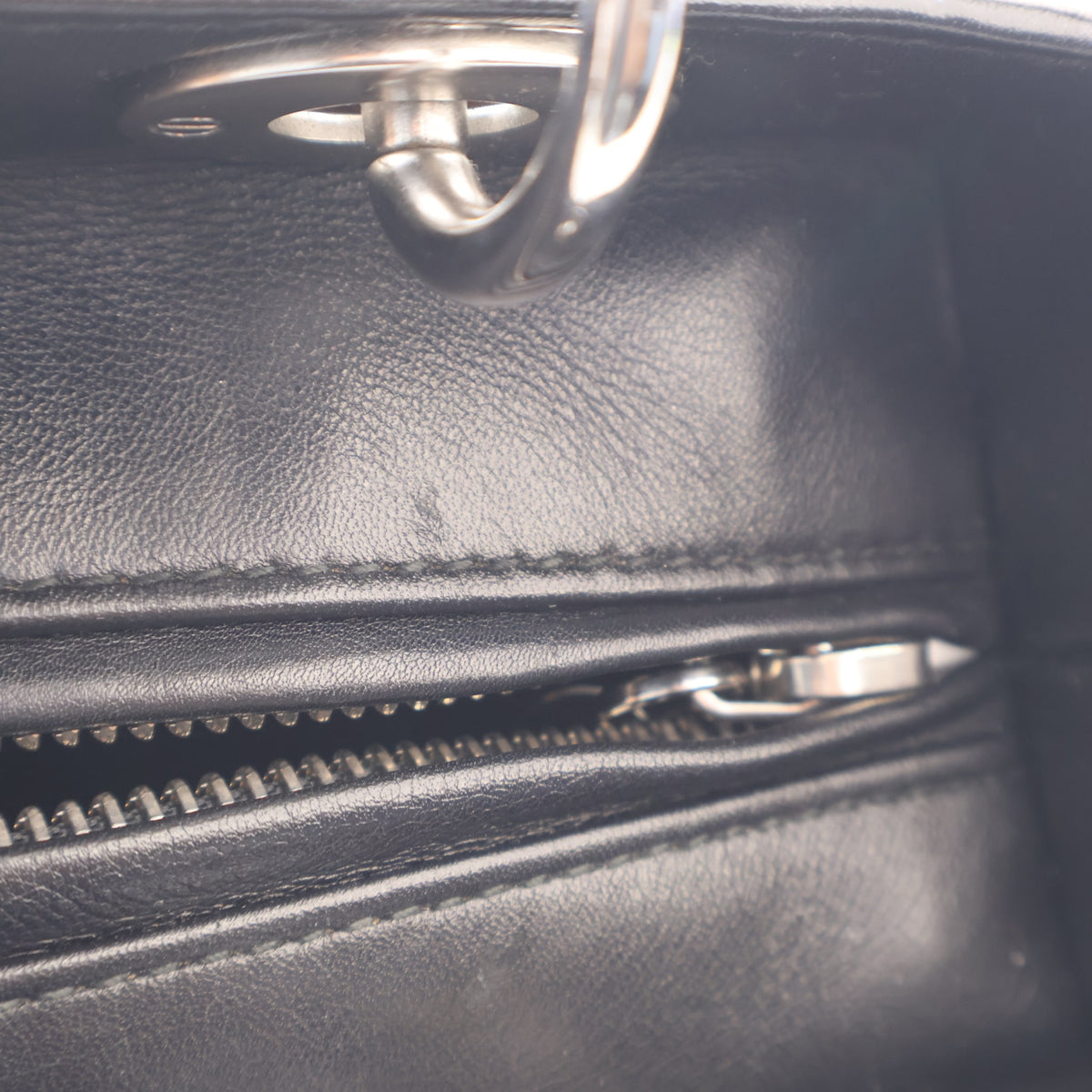 Pre-Owned Christian Dior Lady Dior Medium Calfskin, open interior with lining, photo 16 of 17