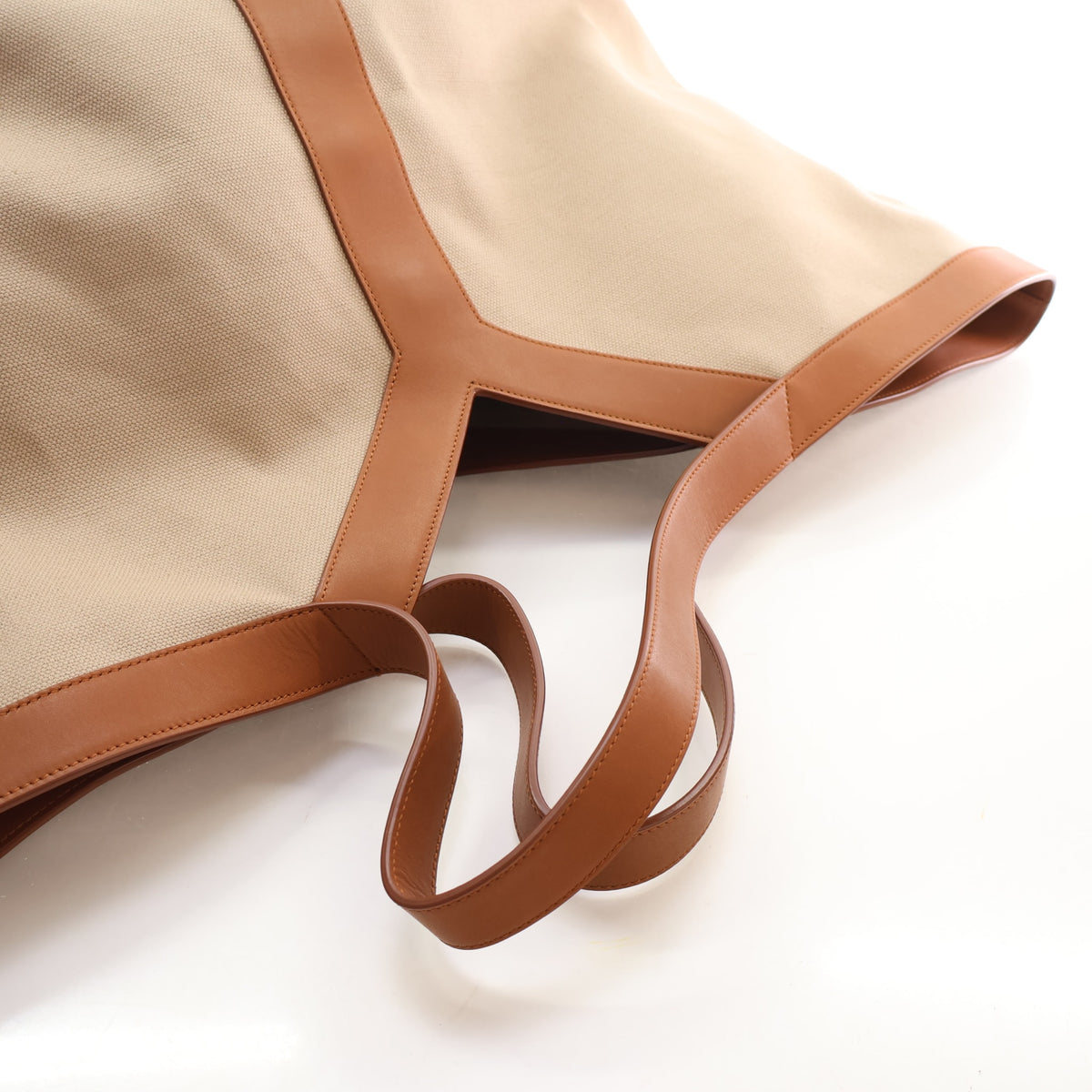 Pre-Owned Saint Laurent Tote Canvas Calfskin Y, side profile