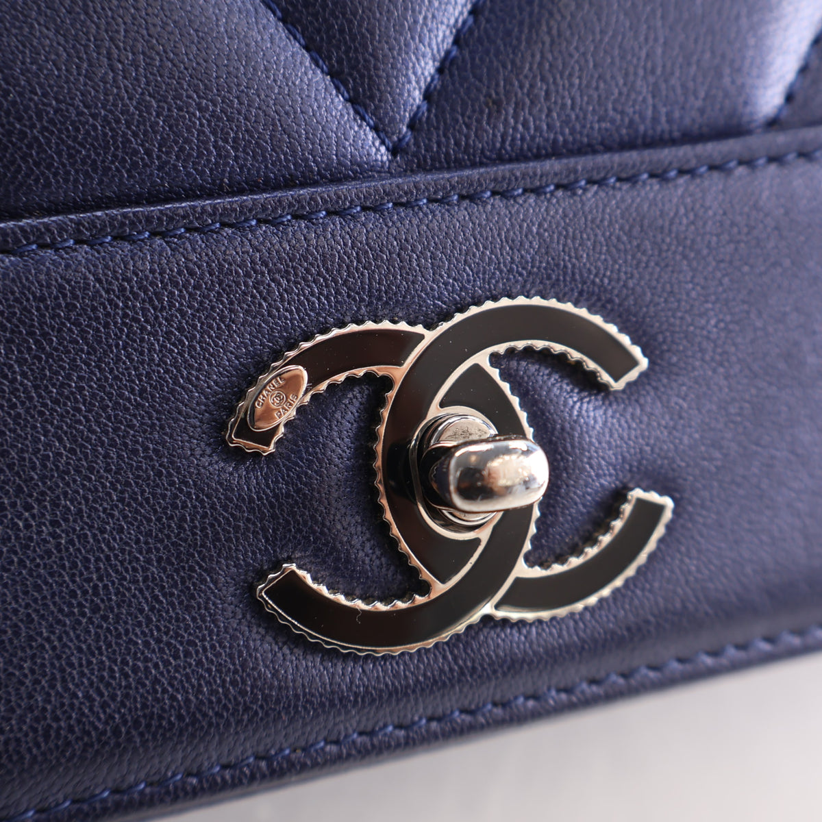 Vintage Chanel Flap Bag Lambskin Mademoiselle, silver hardware close-up