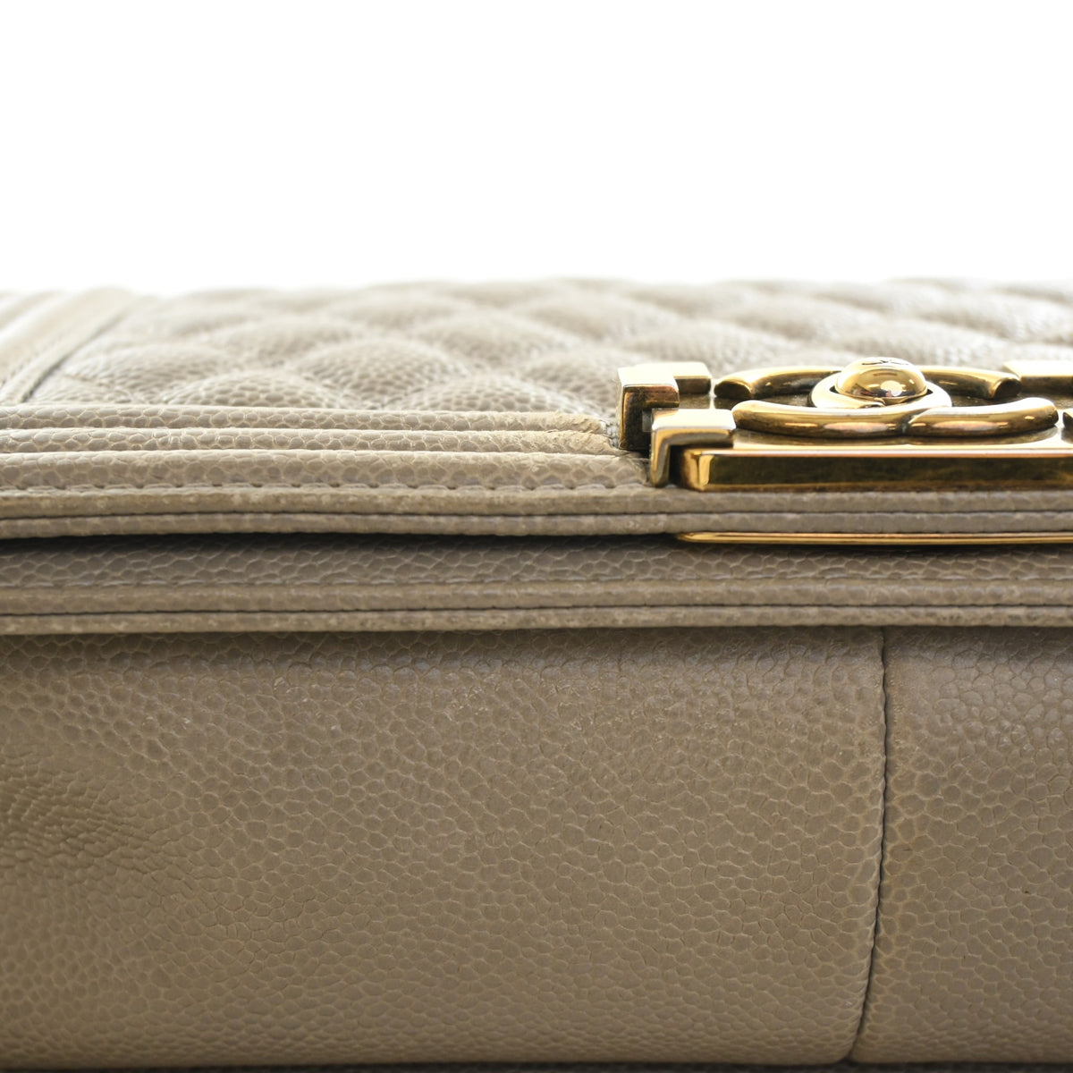 Pre-Owned Chanel Boy Bag Medium Caviar Leather, corner and edge detail, photo 16 of 22
