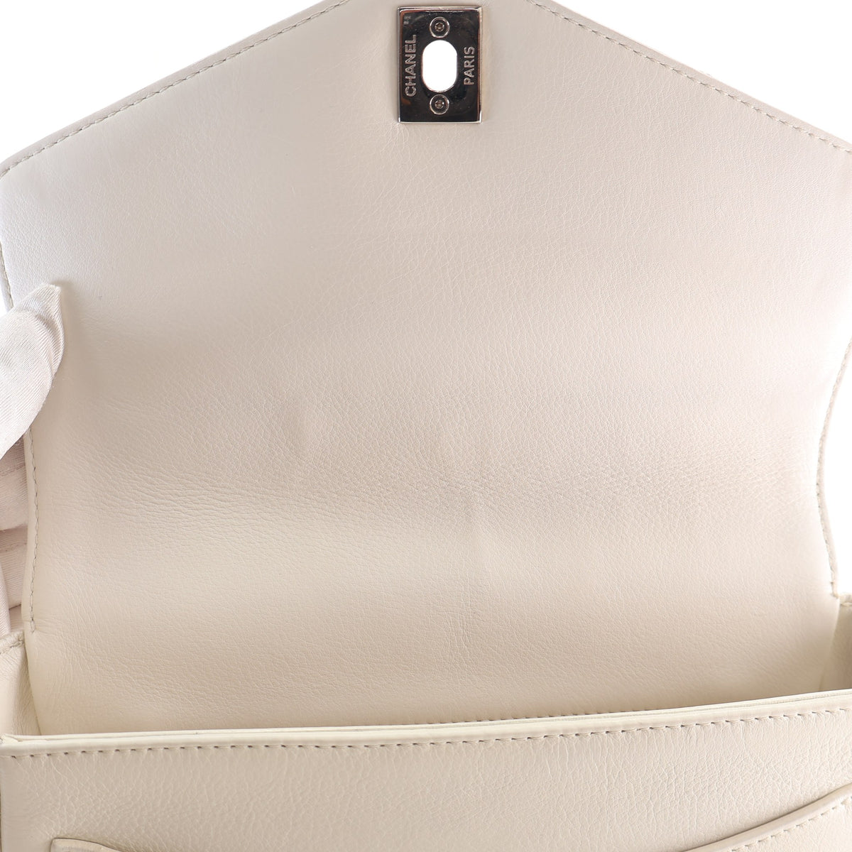 Pre-Owned Chanel Flap Bag Calfskin CC, open interior with lining, photo 14 of 18
