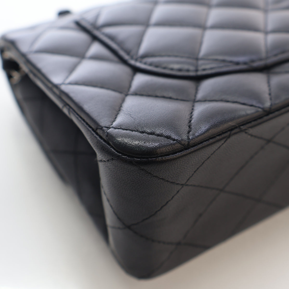 Pre-Owned Chanel Classic Double Flap Small Lambskin Bag, corner and edge detail, photo 13 of 18