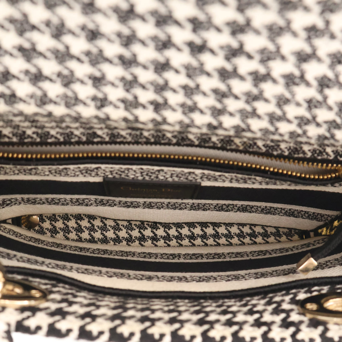 Pre-Owned Christian Dior Lady Dior Medium Canvas, open interior