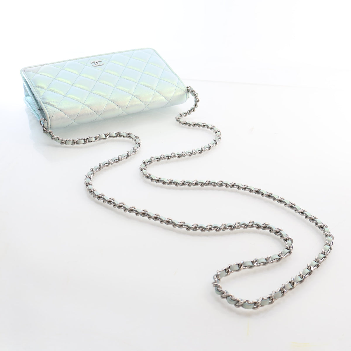 Pre-Owned Chanel Wallet On Chain Iridescent Calfskin WOC, strap and chain detail