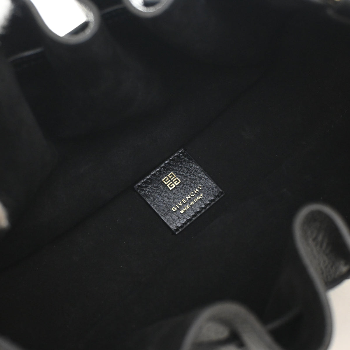 Pre-Owned Givenchy Bucket Bag Small Crinkled Calfskin, open interior with lining