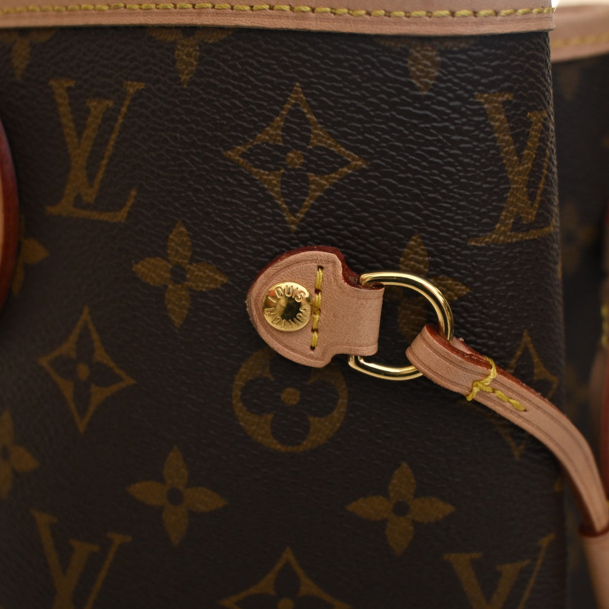 Pre-Owned Louis Vuitton Neverfull MM Monogram, gold hardware close-up